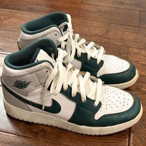 Air Jordan 1 Mid SE
